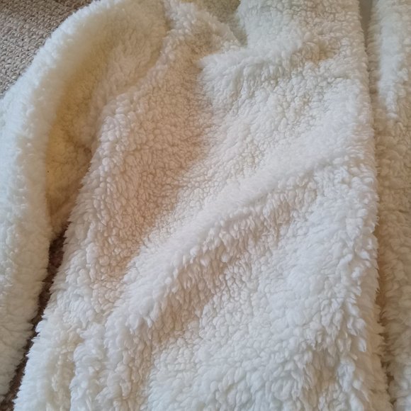 Janice, Soft and Cozy Hooded Teddy Jacket - Picture 5 of 6